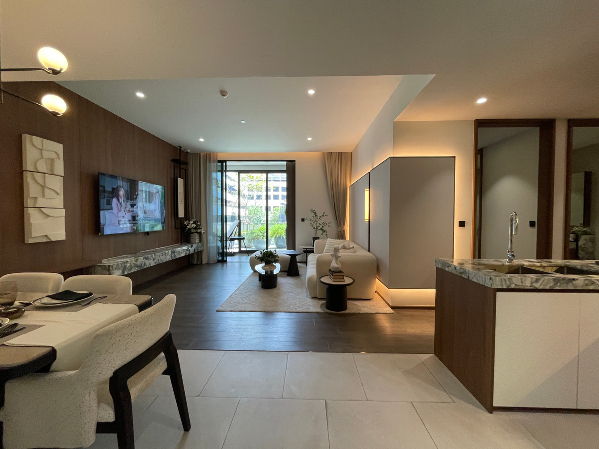 For SaleCondoSilom, Saladaeng, Bangrak : Rare unit for sale 🌳 THE ULTIMATE PARK VIEW | Rare Unit @ROMM CONVENT 🌳2 bedrooms, 2 bathrooms, usable area size 118.15 square meters on the 26th floor that offers a view of the lush Park View in the heart of Bangkok. On the highest potential location, Co