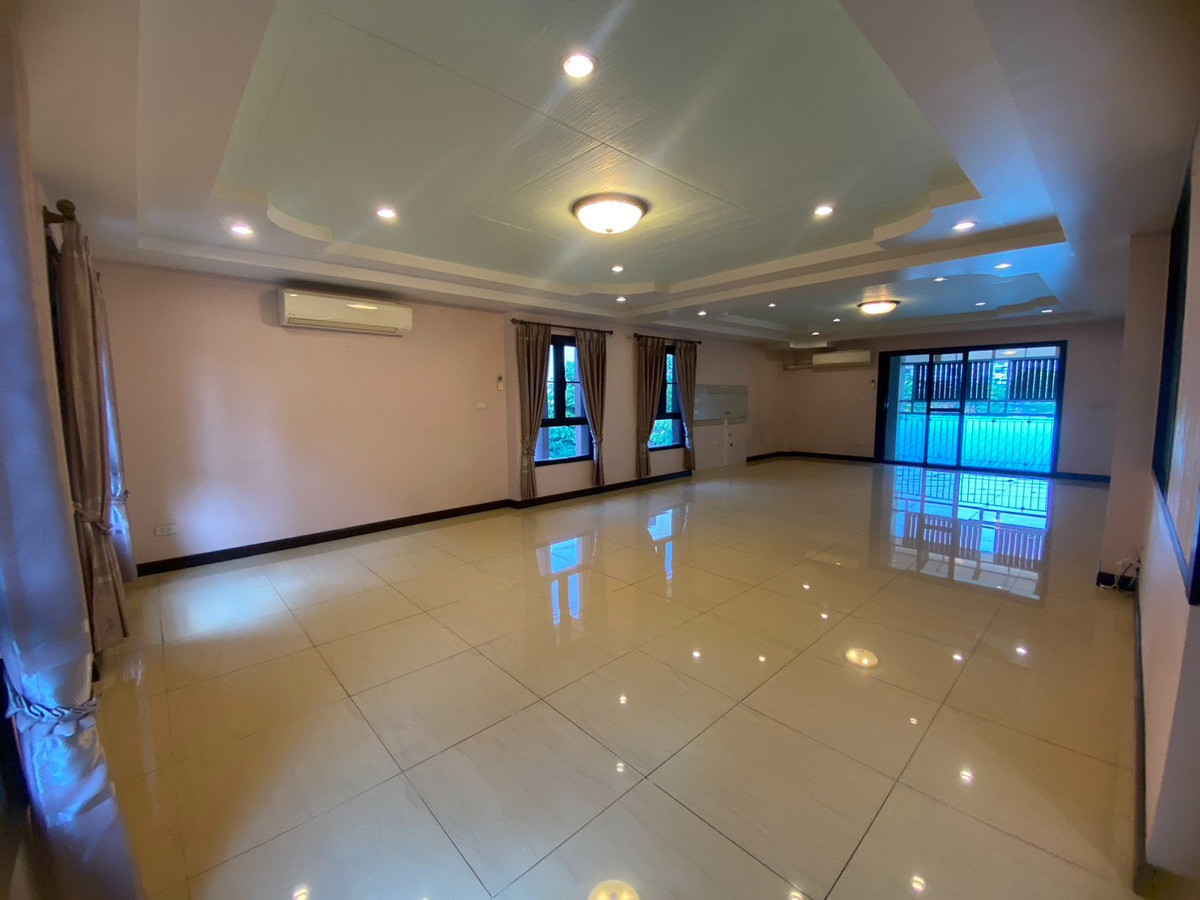 For RentOfficeVipawadee, Don Mueang, Lak Si : 🏬 Luxury Office Building for Rent 📐️Usable area 728 sqm. ✈️Close to Don Mueang International Airport 