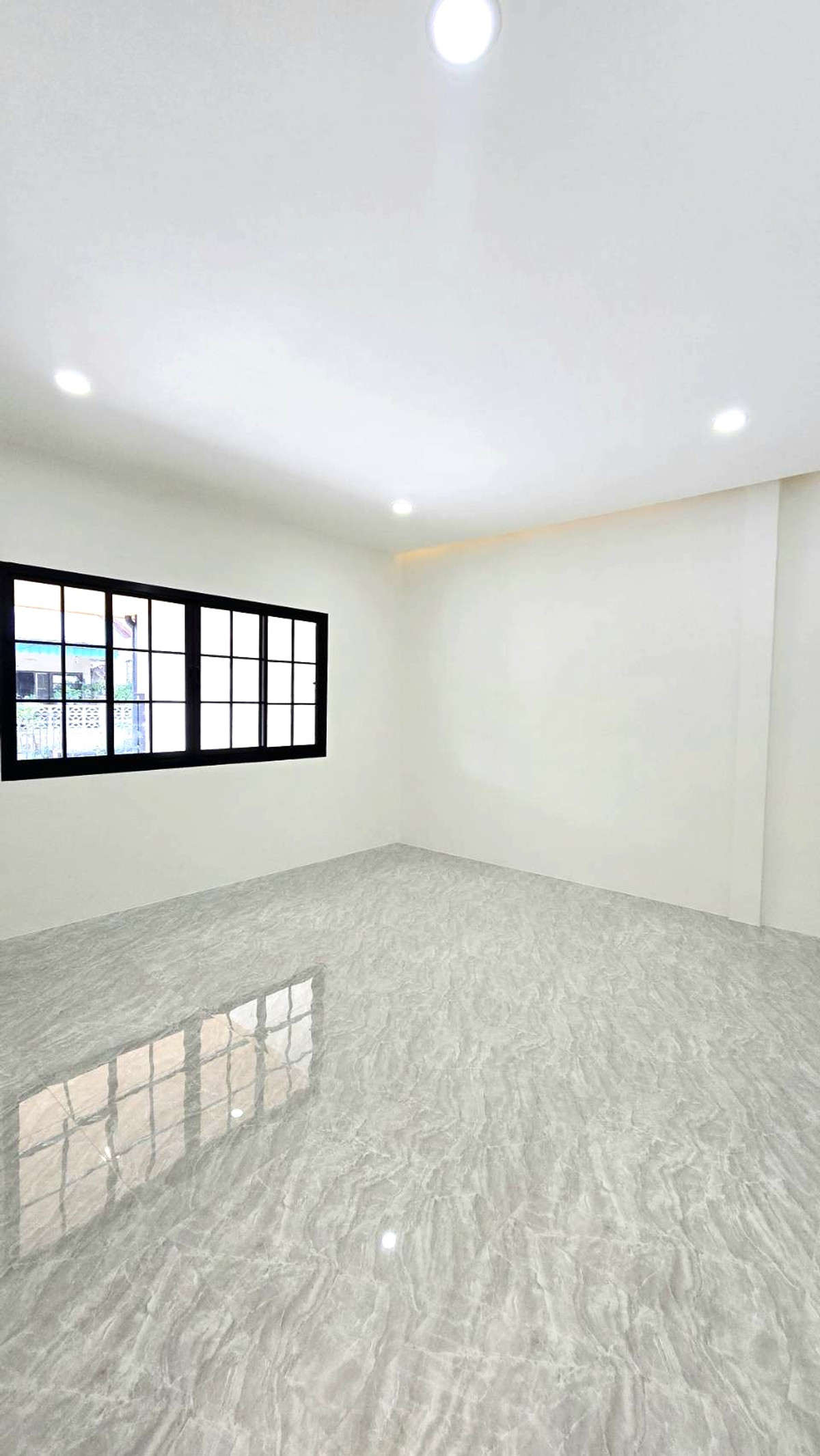 ขายภูเก็ต : หลุดจอง บ้านรีโนเวทใหม่ สวยมาก หิ้วกระเป๋า เข้าอยู่ได้เลย หมู่บ้านธินวุฒิ 3 ถนน ขวาง วิชิต-ฉลอง