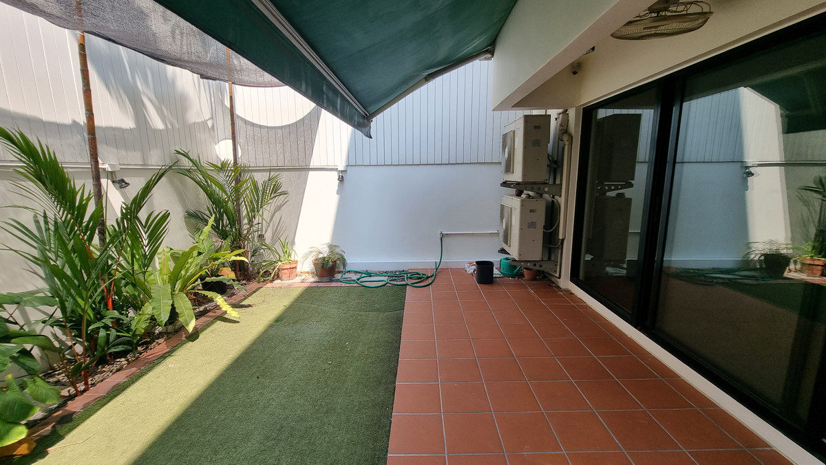 For SaleTownhomeSukhumvit, Asoke, Thonglor : Townhouse for sale, renovated, Thonglor, 4 bedrooms, 3 bathrooms, land size 30 sq m.