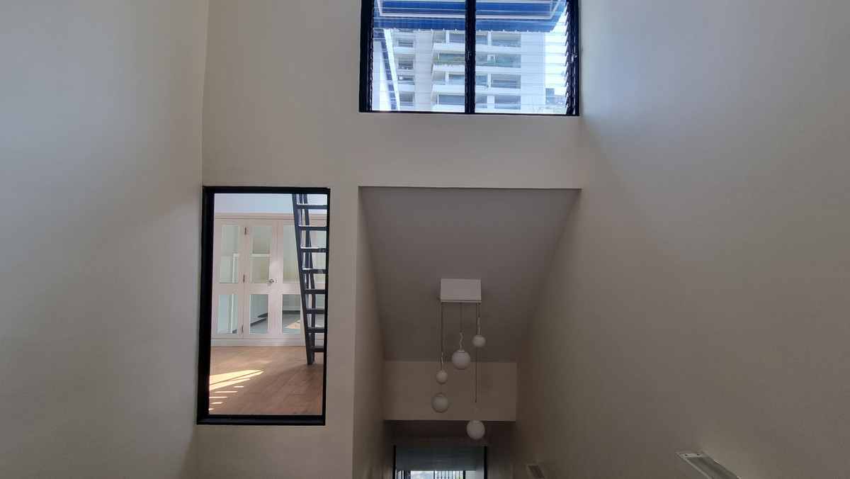 For SaleTownhomeSukhumvit, Asoke, Thonglor : Townhouse for sale, renovated, Thonglor, 4 bedrooms, 3 bathrooms, land size 30 sq m.