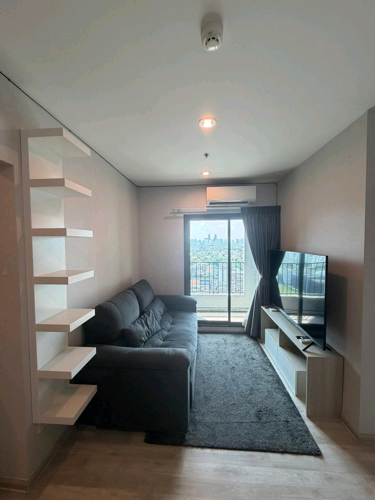 ให้เช่าคอนโดพระราม 9 เพชรบุรีตัดใหม่ RCA : ✨ ห้องสวย วิวโล่ง เป็นส่วนตัว ใกล้ Airport Link เดินทางเข้าเมืองง่าย พร้อมอยู่ทันที!