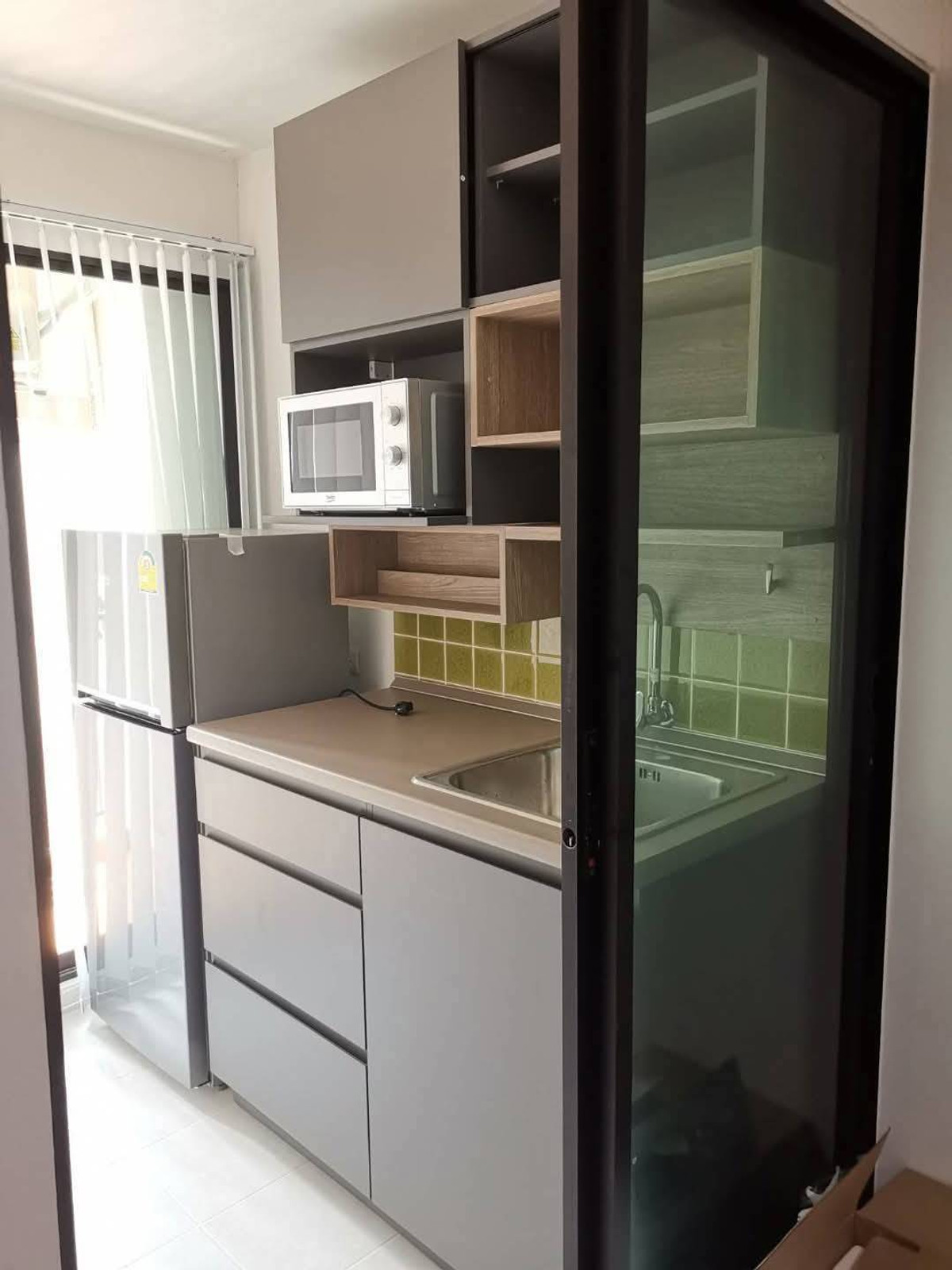 ขายคอนโดวิภาวดี ดอนเมือง หลักสี่ : ขาย คอนโดรีเจ้นท์โฮม 18 แจ้งวัฒนะ(Regent Home 18) ห้อวสวยมาก  ติดรถไฟฟ้า สองสาย ตึก E ชั้น3 ราคา 1.67 ล้านบาท