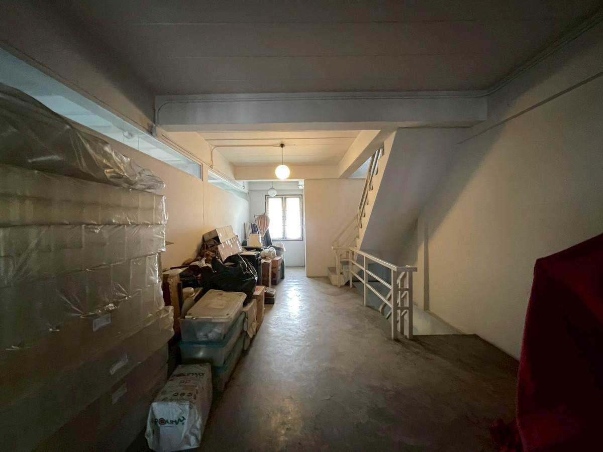 ให้เช่าอาคารพาณิชย์พัฒนาการ ศรีนครินทร์ : ให้เช่าอาคารพาณิชย์ 2 คูหา ตึกมุม ริมถนนพัฒนาการ ใกล้ซอยพัฒนาการ 30 (ซอยหมู่บ้านปัญญา)  อาคารพาณิชย์ขนาดใหญ่ เหมาะสำหรับทำสำนักงาน คลินิก สถาบันการศึกษา โชว์รูม หรือธุรกิจหลากหลายประเภท ทำเลติดถนนใหญ่ เดินทางสะดวก