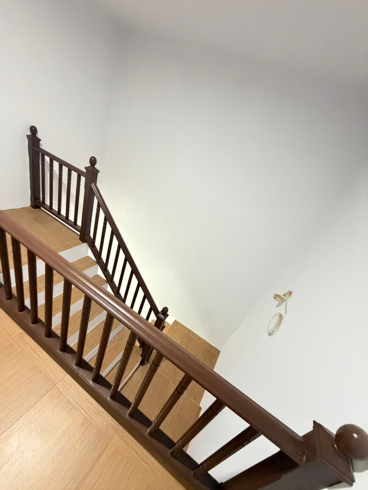 For RentTownhomeThaphra, Talat Phlu, Wutthakat : 3-story townhome, corner room, beautifully decorated, for rent in Phasi Charoen-Bang Wa area. Near BTS Bang Wa, only 1.8 km.