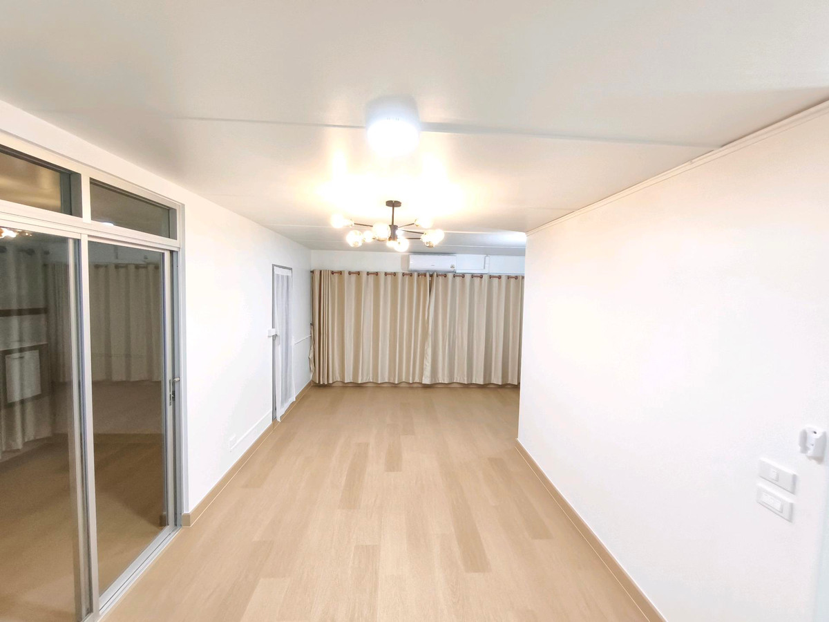 ขายคอนโดแจ้งวัฒนะ เมืองทอง : ขายด่วน! คอนโดเมืองทองC6 ห้องมุม พื้นที่กว้าง 40+ ตรม. เพียง 8.8 แสนบาท