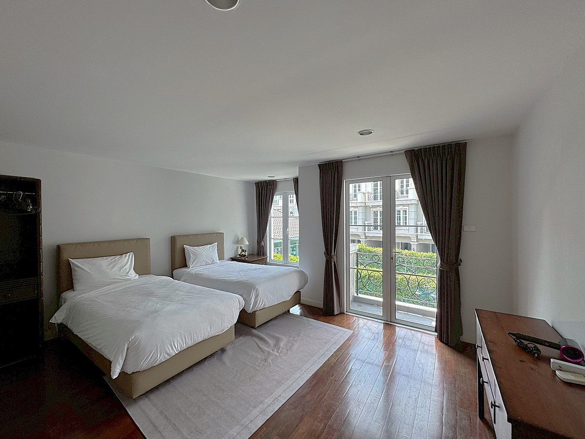 For RentTownhomeSukhumvit, Asoke, Thonglor : Townhouse in a private compound with a peaceful, green environment, located near BTS & MRT Asok ** NO CO-AGENT ** 