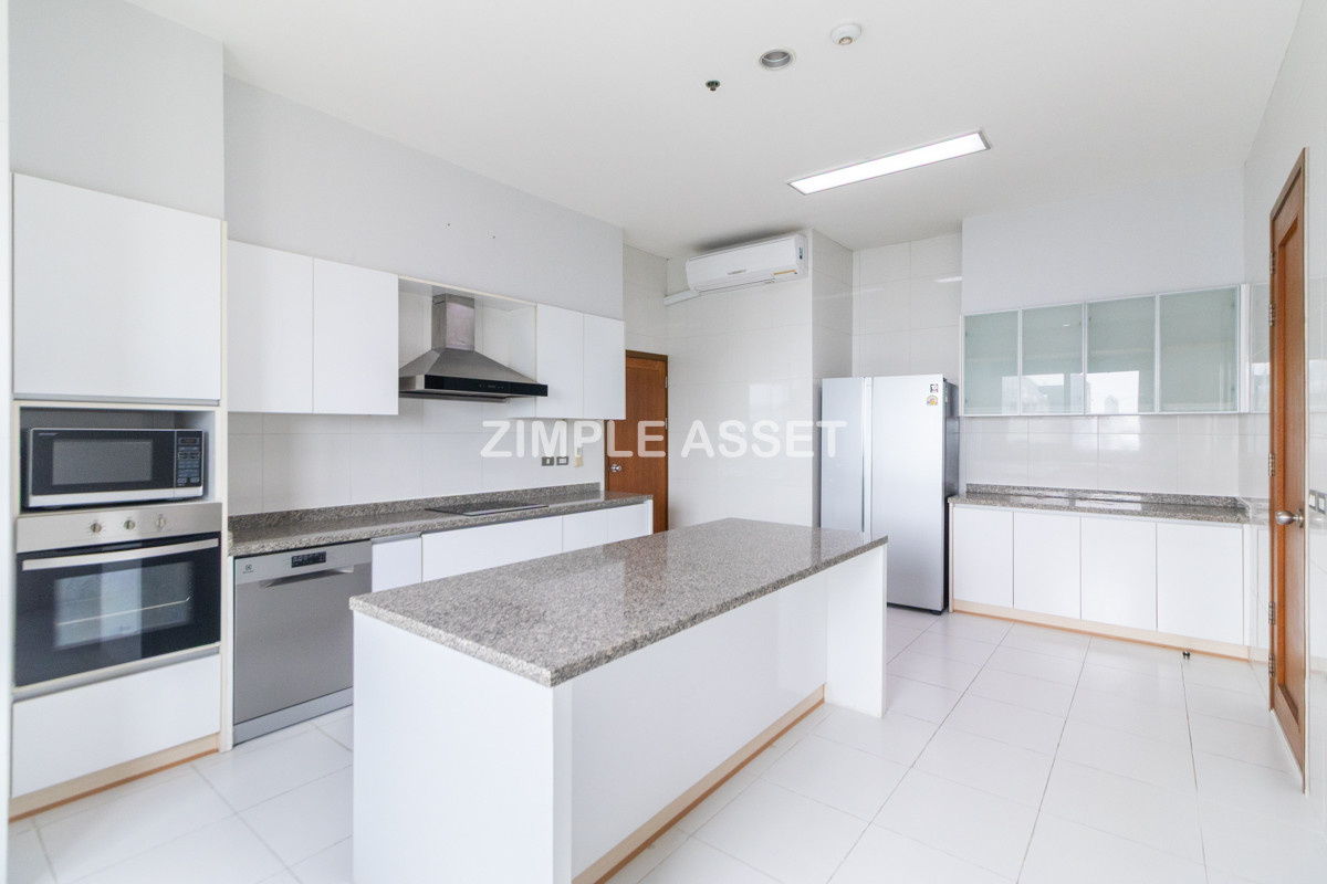 For RentSukhumvit, Asoke, Thonglor : Line ID: @zimple_asset Luxury aprtment in center of sukhumvit. Offering premium facilities for an elevated living experience. Surrounded by leading shopping malls in a prime location.