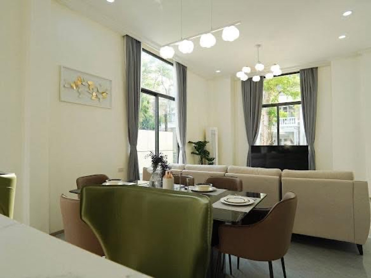 ขายพัทยา บางแสน ชลบุรี สัตหีบ : ขายบ้านเดี่ยวพูลวิลล่าใจกลางเมืองพัทยา โครงการธาดารวดี ทั้งหมด 6 ยูนิต 4 ห้องนอน 3 ห้องน้ำ 2 ที่จอดรถ 1 สระว่ายน้ำ