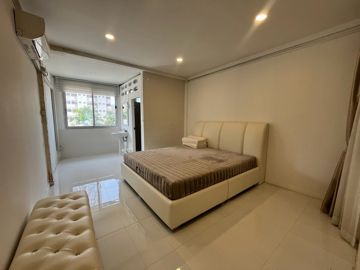 ให้เช่าอาคารพาณิชย์อารีย์ อนุสาวรีย์ : อาคารพาณิชย์ อารีย์ พหลโยธิน ใกล้ BTS อารีย์ 270 เมตร ทำเลดี ติดถนนใหญ่