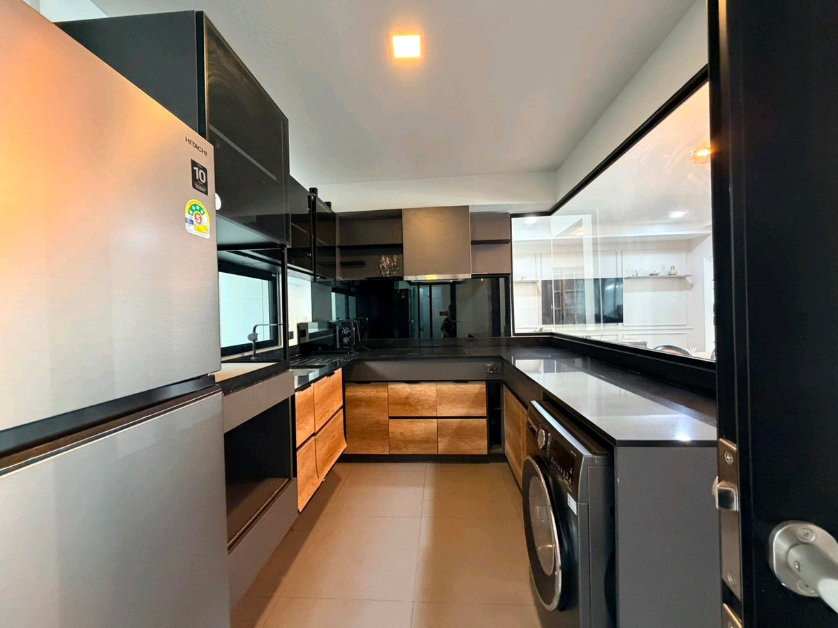 ทาวน์โฮมบางนา แบริ่ง ลาซาล : ขายด่วน / ให้เช่า วีเว่ บางนา กม.7
Tel: 083-966-3665 