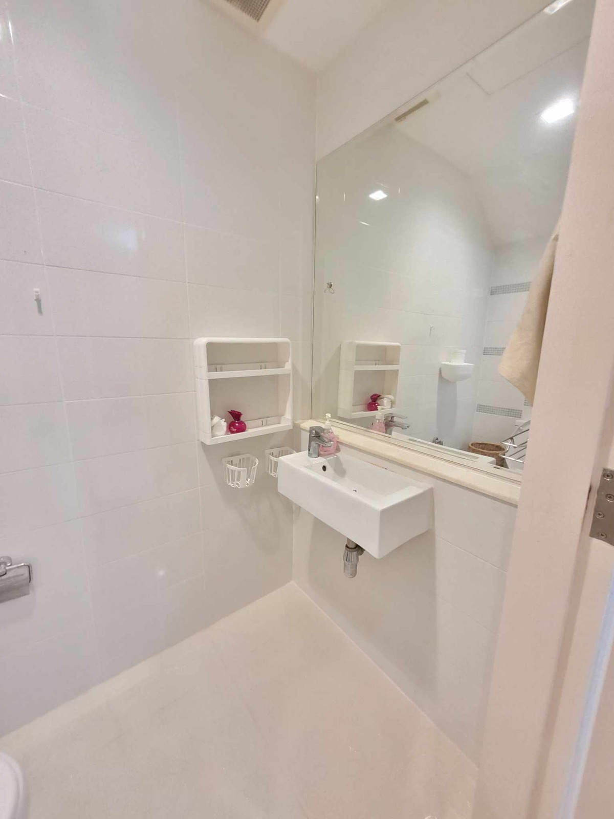 ขายทาวน์โฮมเกษตรศาสตร์ รัชโยธิน : ทาวน์โฮม 4ชั้น ซอยวิภาวดี64 เข้าออกได้หลายทาง ใกล้สนามบิน โถงเพดานสูง แบบ double volume ตกแต่งใหม่หมด