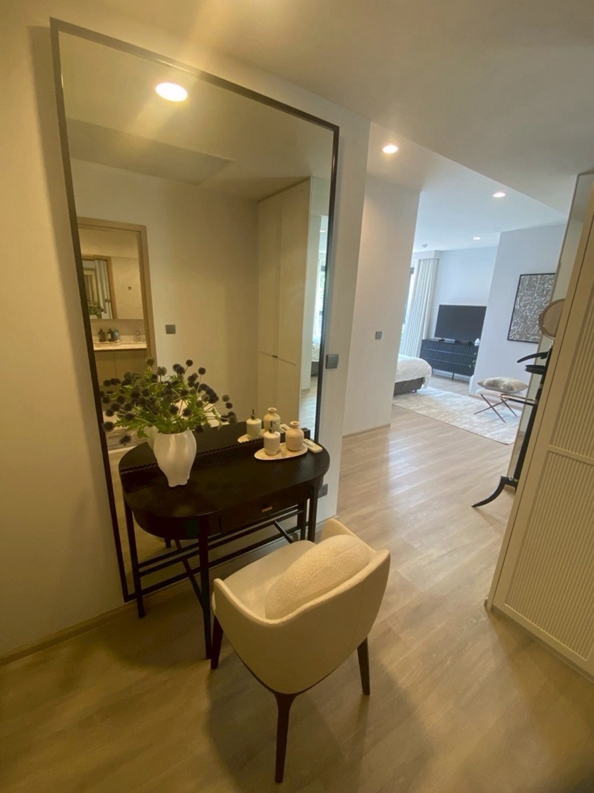 For RentCondoRama9, Petchburi, RCA : pynn soonvijai 3 bedroom ready to move in