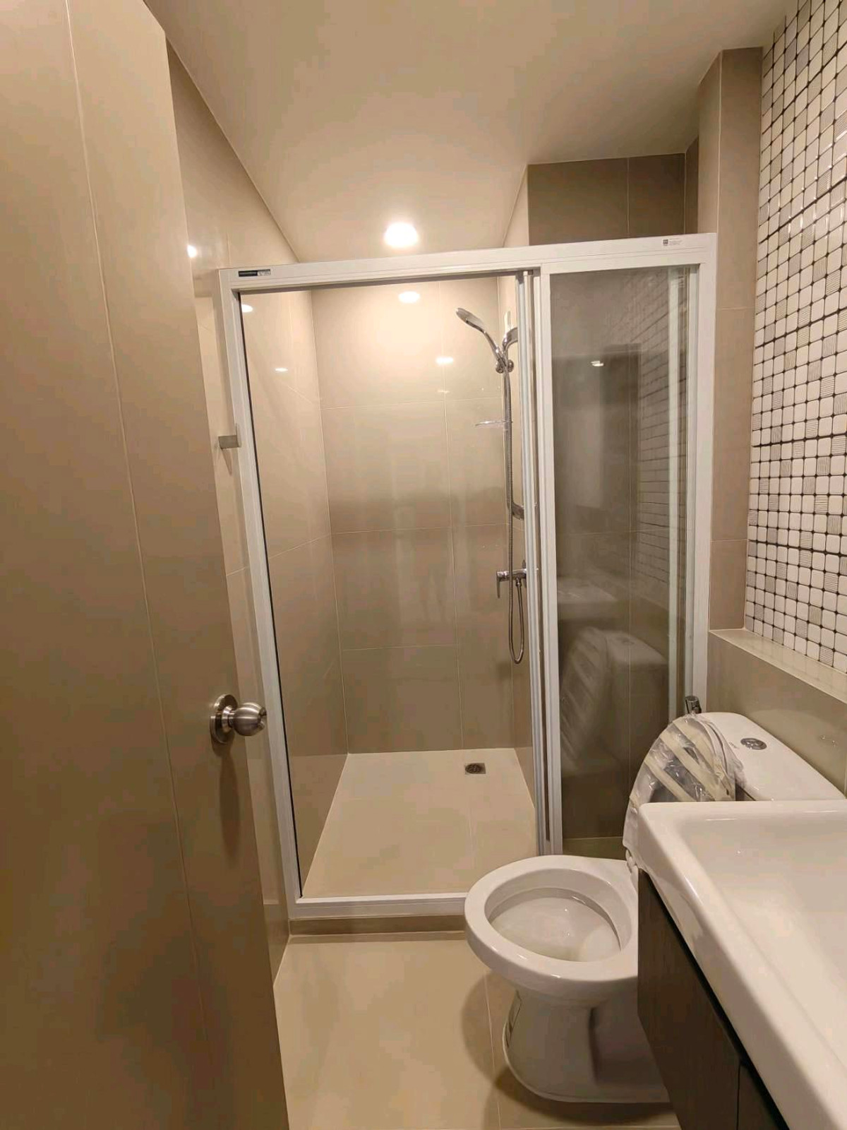 For SaleCondoWongwianyai, Charoennakor : For sale: Aspire Itsaraphap, view of Wat Arun, very beautiful.