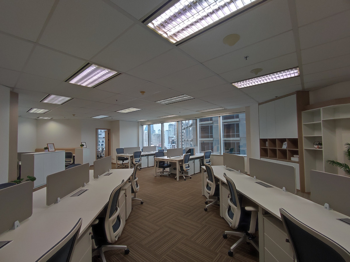 For RentOfficeWitthayu, Chidlom, Langsuan, Ploenchit : Office for rent, Ploenchit (Office For Rent), CRC Tower All Seasons Place, office space, size 100 - 1,700 square meters, price 990 baht/sq m, near BTS Ploenchit, Wireless Road, Lumpini, Chidlom, Pathumwan, Lang Suan 
 
