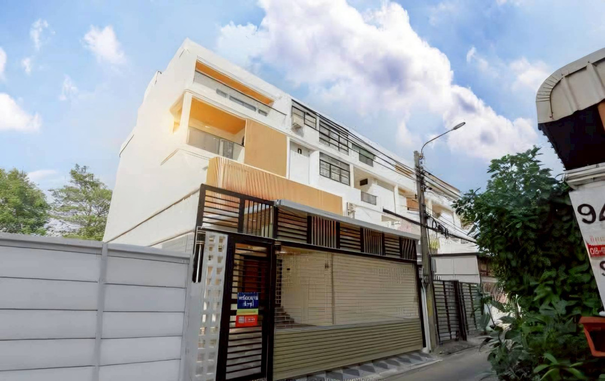 For SaleOfficeRathburana, Suksawat : 🏡 Baan Pracha Uthit Soi 1, 4-story townhome, large house, lots of space, very good location, can enter and exit in many ways.