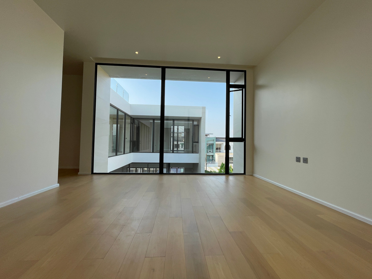 ขายบ้านเลียบทางด่วนรามอินทรา : 🔥 EXCLUSIVE PROMOTION 🔥โอกาสสุดท้ายในการครอบครองในราคาพิเศษที่สุด [ขาย] 💎 Ultra Luxury Show Unit | ELIVA Ekkamai - Eastville 💎 บ้านเดี่ยวหรู 3 ชั้น ดีไซน์ Mid-Century Modern — ความเป็นส่วนตัวสูงสุดเพียง 4 ยูนิตในโครงการ!