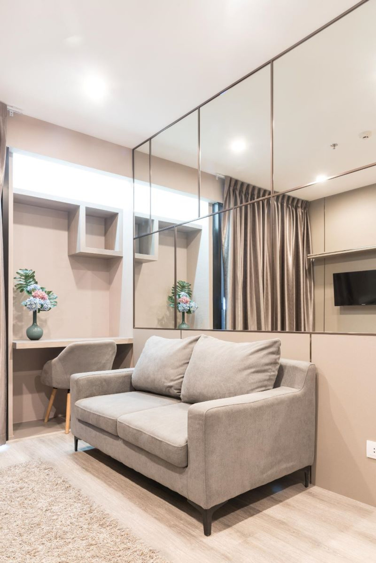 ให้เช่าคอนโดพระราม 9 เพชรบุรีตัดใหม่ RCA : Ideo Mobi Asoke High Floor with Private Garden on 32rd Floor "Never Rented Out" Newly 