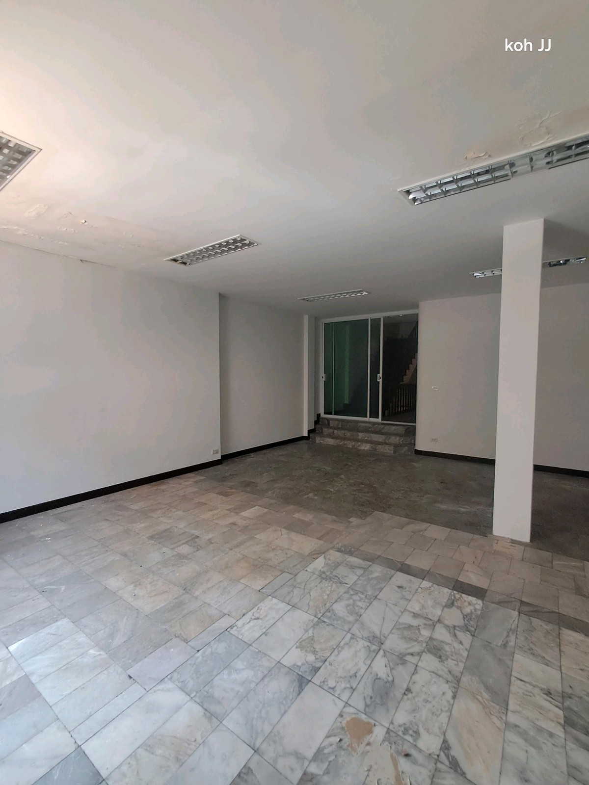 For RentTownhomePattanakan, Srinakarin : 🔥 Urgent for rent! Very cheap! Townhome with 5 floors, full of space 🔥
Prime location: opposite Seacon Square (Soi Srinakarin 40)
The best value in this area!