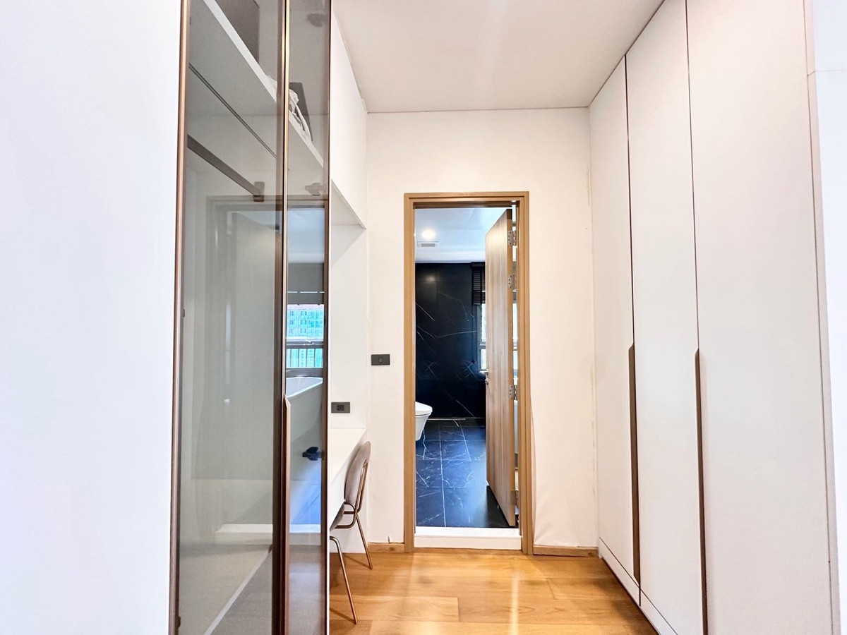 For RentCondoSukhumvit, Asoke, Thonglor : 3 bedrooms, Siamese Exclusive 31, 21st floor, ready to move in.