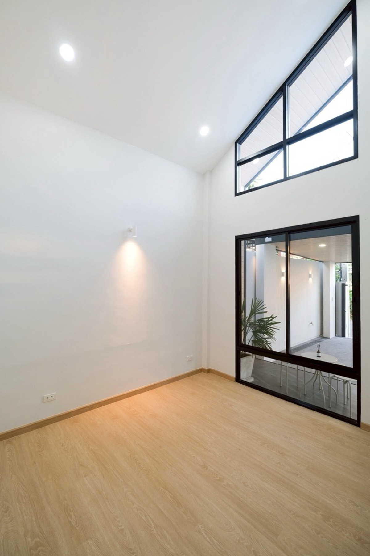 ขายบ้านลาดพร้าว101 แฮปปี้แลนด์ : บ้านเดี่ยวชั้นเดียว หลังริม 
หน้าบ้านไม่ชนกับใครค่ะ 