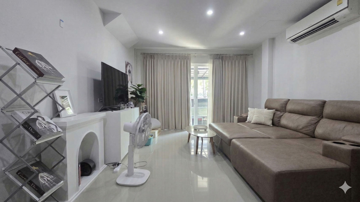 For SaleTownhomeSamut Prakan,Samrong : 2-story townhome for sale, corner unit | Lower than actual cost. Hurry before it sells out! Supalai Ville Bangna-Wongwaen Project (Supalai Ville Bangna-Wongwaen), Bang Phli, Samut Prakan. Corner house + area next to the house. Get the feel of a single hou