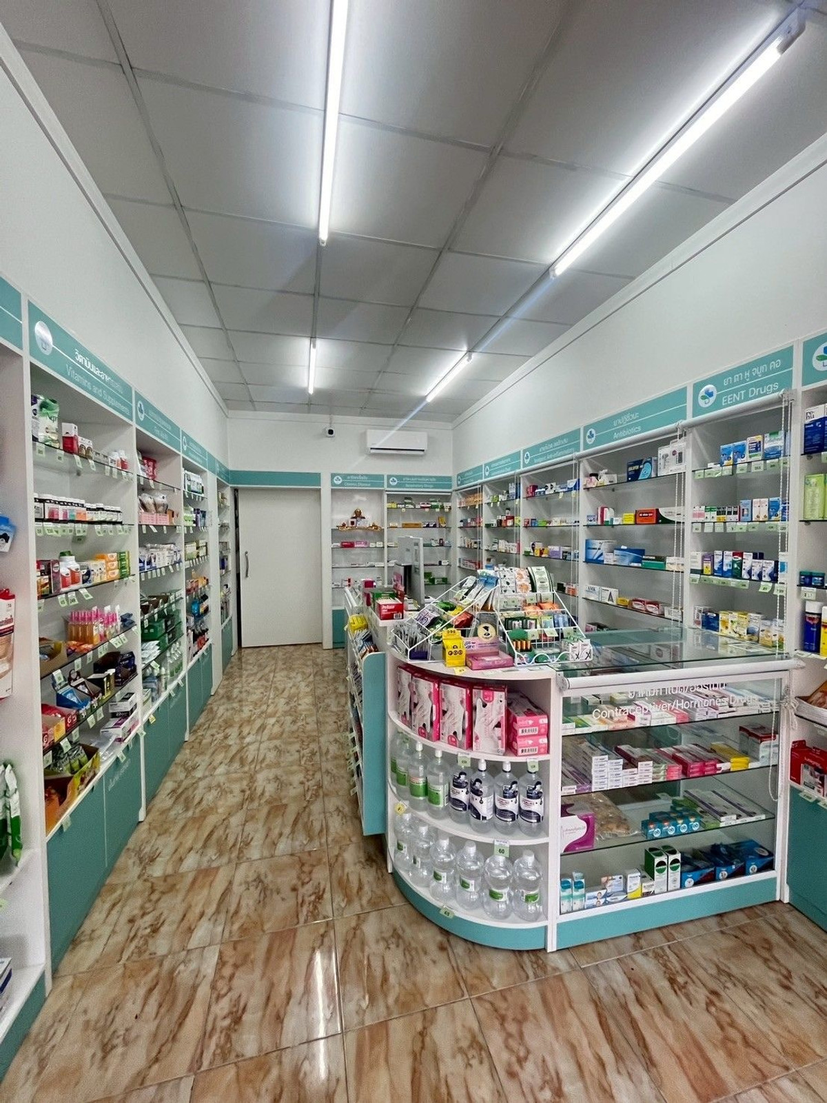 เซ้งร้านค้า/ตลาดนัดเชียงใหม่ : เซ้งร้านขายยา เชียงใหม่ ถนนสันติธรรม ใกล้โรงแรม B2 เปิดใหม่ ใกล้โรงแรม หอเยอะ