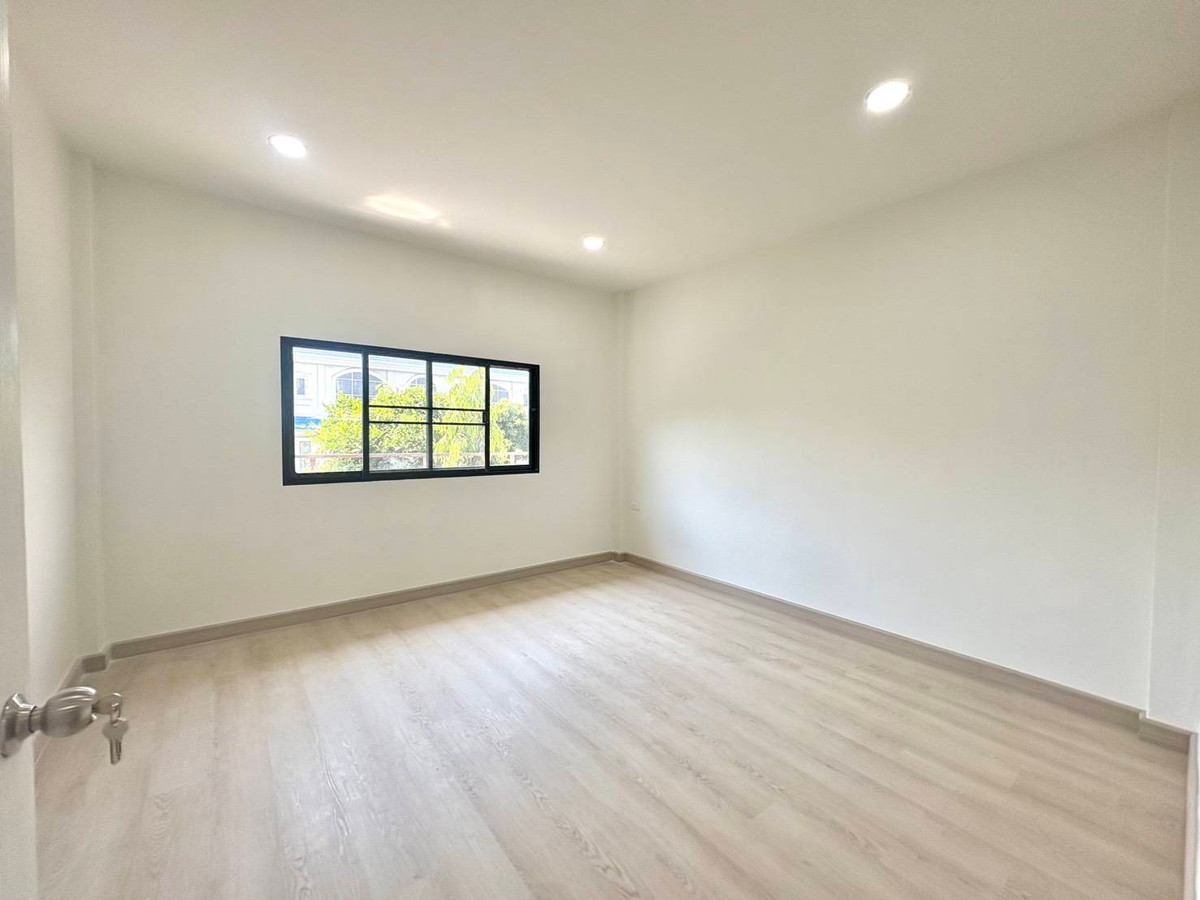 ขายทาวน์โฮมโชคชัย4 ลาดพร้าว71 : K-6833 ขายด่วน ! ทาวน์โฮม รีโนเวทใหม่ เกตุนุติการ์เด้น นาคนิวาส 38 พร้อมอยู่