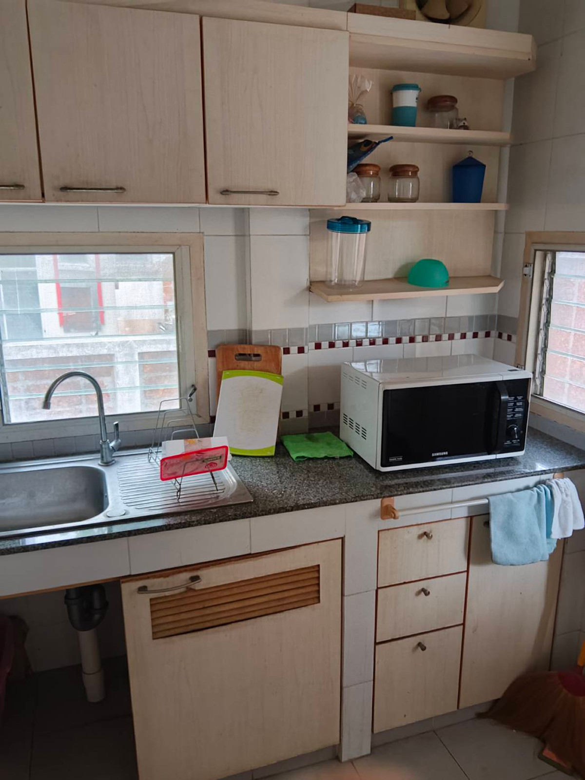 ขายบ้านราษฎร์บูรณะ สุขสวัสดิ์ : ใกล้ทางด่วนเพียง 1 กม.! มัณฑนา ธนบุรีรมย์ ทำเลดีมีทางเข้า-ออก 2 ทาง เดินทางเข้าเมืองสะดวก เพียง 15 นาที ก็ถึงพระราม3