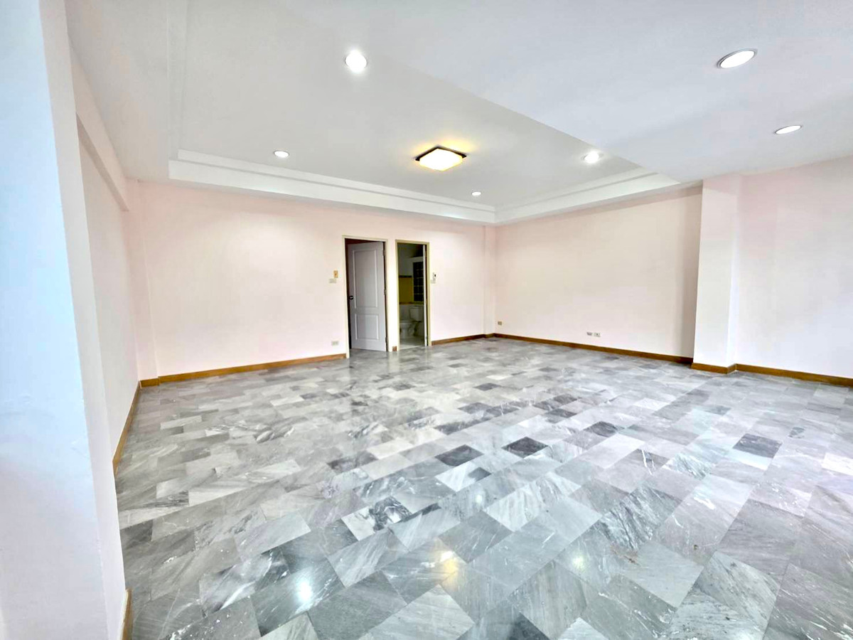 For SaleShop HouseVipawadee, Don Mueang, Lak Si : Commercial Building Vibhavadi 2 / 7 Office Room (FOR SALE) BNS016