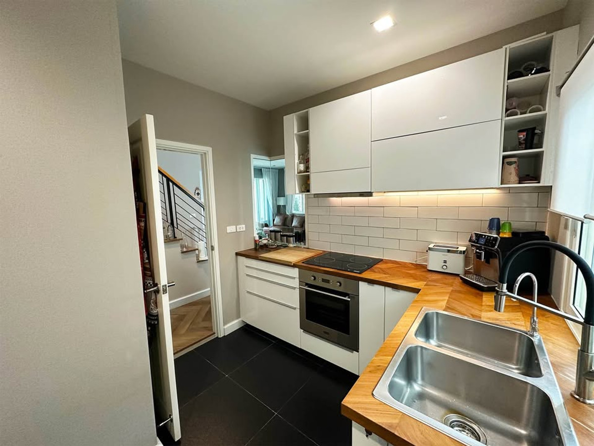 For SaleHousePattanakan, Srinakarin : K-6830 BEST DEAL🔥🔥 Urgent sale! Single house, Golden Village On Nut, Phatthanakan, ready to move in.