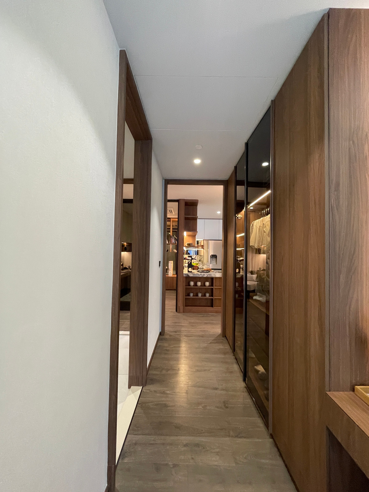 For SaleCondoSilom, Saladaeng, Bangrak : Rare unit for sale 🌳 THE ULTIMATE PARK VIEW | Rare Unit @ROMM CONVENT 🌳2 bedrooms, 2 bathrooms, usable area size 118.15 square meters on the 26th floor that offers a view of the lush Park View in the heart of Bangkok. On the highest potential location, Co