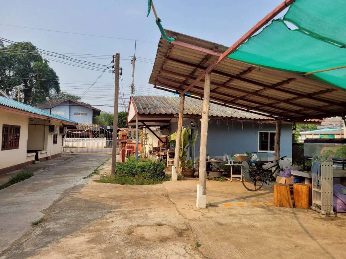 For SaleHousePhayao : House for sale with land, Chiang Kham District, Phayao, wide area with warehouse on an area of ​​278 sq m, suitable for doing business / commercial building.