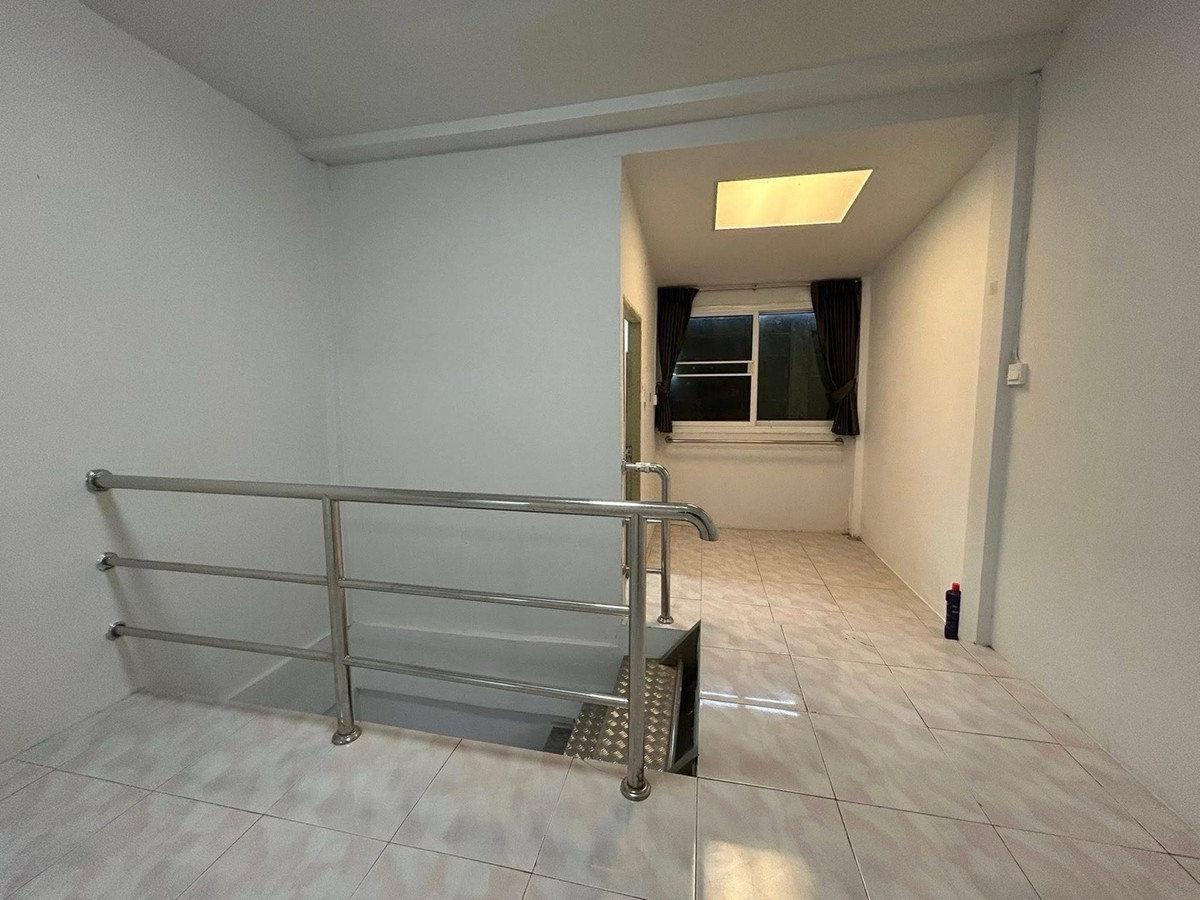 ให้เช่าทาวน์โฮมลาดพร้าว101 แฮปปี้แลนด์ : ให้เช่าบ้านใกล้รถไฟฟ้า บ้านเช่าลาดพร้าว บ้านเช่าราคาถูก 2นอน 2น้ำ 2ห้องอเนกประสงค์ เหมาะทำเป็นออฟฟิศ หรืออยู่อาศัยครอบครัวเล็กๆ รับสัตว์เลี้ยง