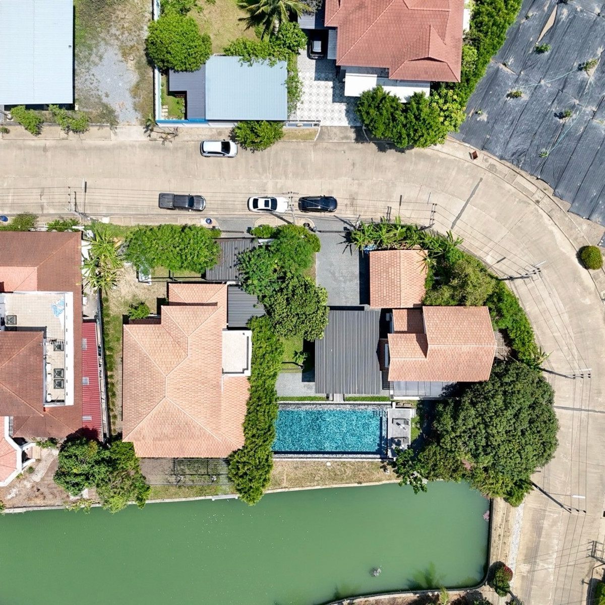 ขายบ้านพุทธมณฑล ศาลายา : 🏡 ขาย บ้านเดี่ยว 2 หลัง บนที่ดิน 365 ตร.ว. ติดทะเลสาบ วิวเชื่อมแม่น้ำท่าจีน | กฤษดา มานีน่า 27 ศาลายา พร้อมสระว่ายน้ำส่วนตัว