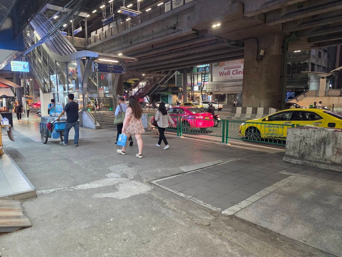 For LeaseholdRetail SpaceBang kae, Phetkasem : Craft beer + Western food shop for rent, Bang Khae, Bang Wa, next to BTS + MRT, near condo, hospital.