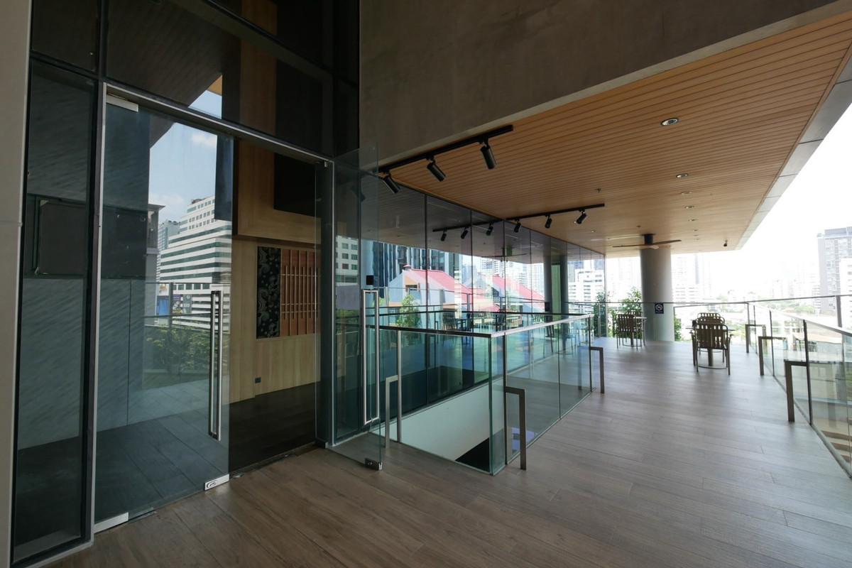 For RentRetail SpaceSukhumvit, Asoke, Thonglor : Duplex Retail Space for Rent in Asoke. Near BTS, Emsphere, and office buildings. suitable for restaurants, bar, & lifestyle