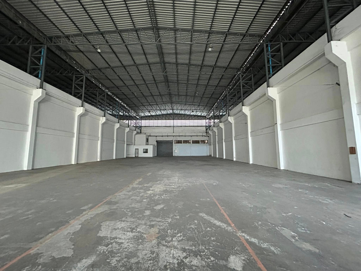 ให้เช่าโรงงานฉะเชิงเทรา : โรงงานให้เช่าใกล้นิคมเวลโกรว์ ถนนบางนาตราด กม.36 ขนาด 8,100ตรม. แบ่งเช่าได้ พื้นรับน้ำหนักได้ 3-4ตัน/ตรม. พื้นที่สีม่วงลาย