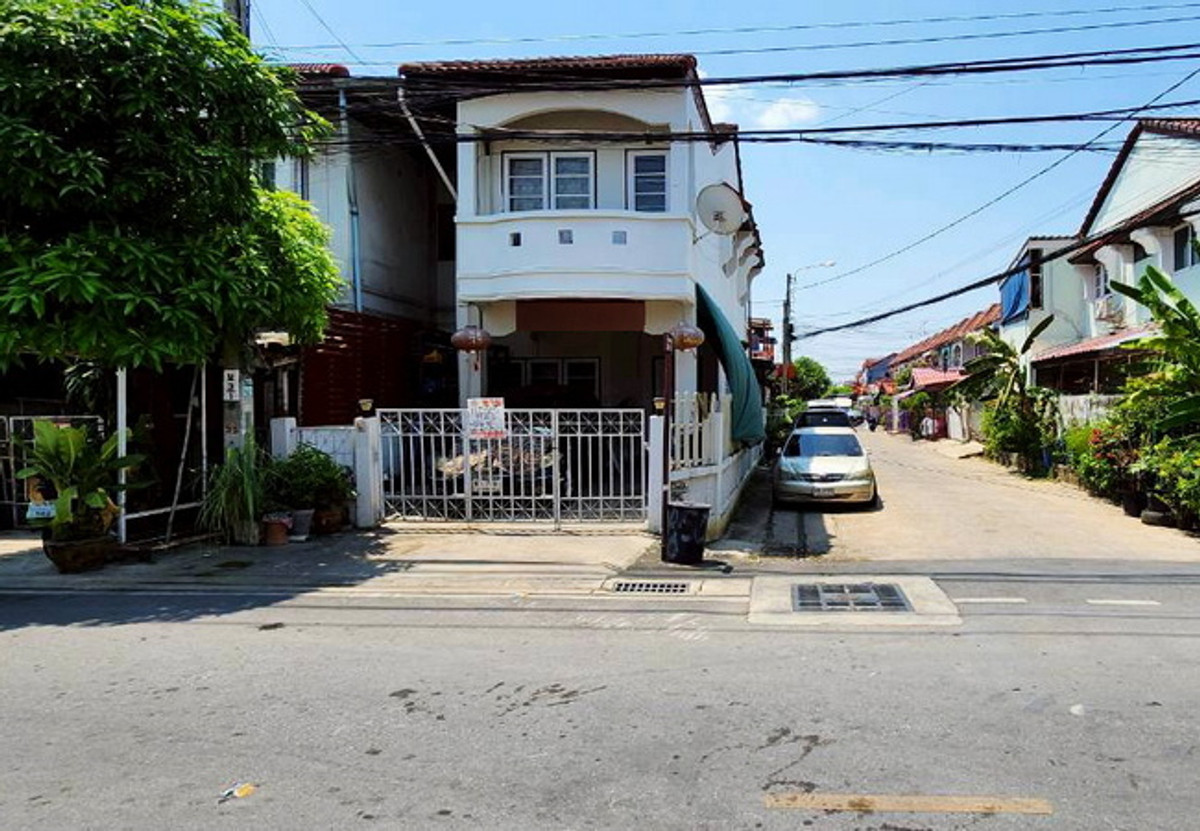 For SaleTownhomeChaengwatana, Muangthong : Townhouse for sale Piamsuk Village, Pak Kret, Soi Wat Ku, area 28.8 sq m, 2 floors, 2 bedrooms, 2 bathrooms, price negotiable.