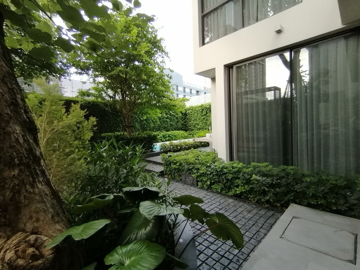 บ้านสุขุมวิท อโศก ทองหล่อ : วิลล่าหรูทองหล่อให้เช่า พร้อมสระว่ายน้ำส่วนตัวและลิฟท์ส่วนตัว