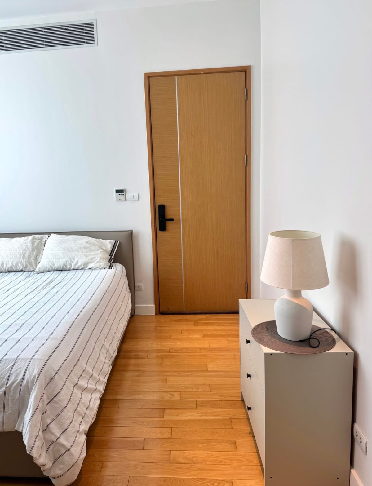 ขายคอนโดสุขุมวิท อโศก ทองหล่อ : ราคาดีที่สดในตึก!! ห้องสวยพร้อมอยู่ ทำเลดีมากใจกลางอโศก ใกล้ BTS&MRT และสวนเบญฯ ชั้นสูงวิวสวย✨The Millennium Residence✨ 3 ห้องนอน 3 ห้องน้ำ ขนาด 146 ตร.ม ใกล้ BTS / MRT อโศก/สุขุมวิท (0.5 กม.) Tel.0982645161 