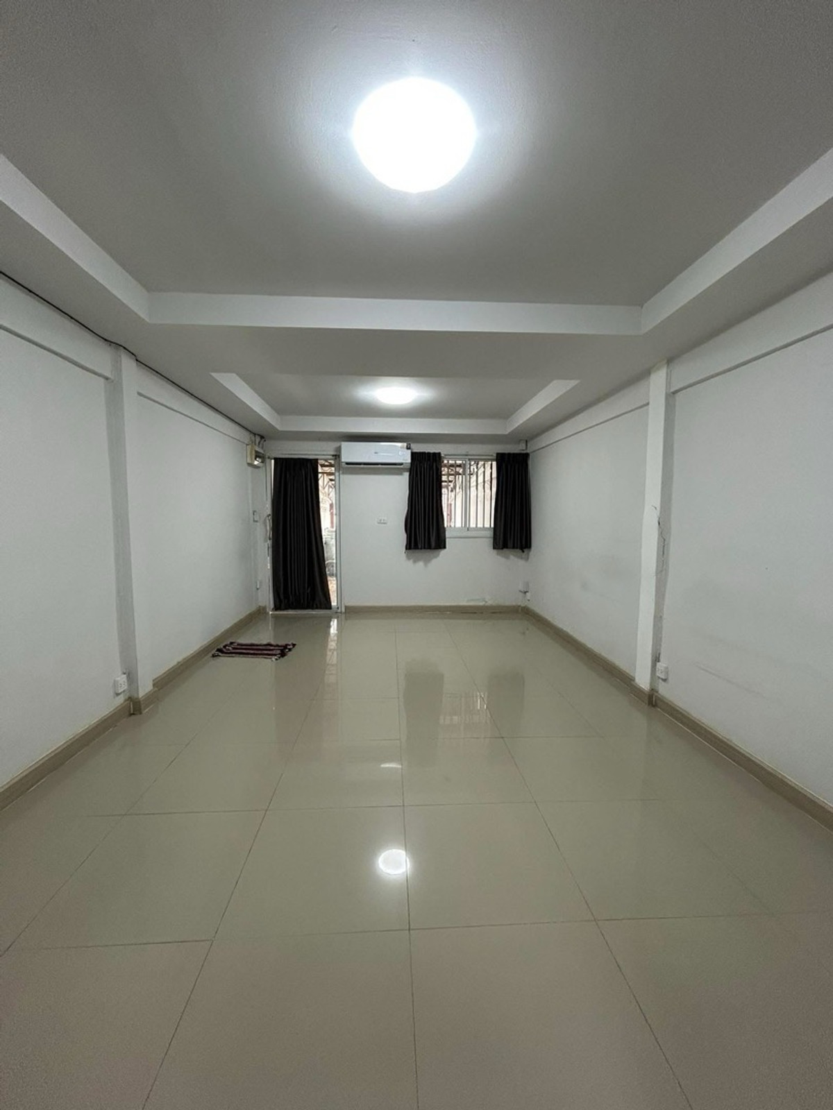 ให้เช่าทาวน์โฮมลาดพร้าว101 แฮปปี้แลนด์ : ให้เช่าบ้านใกล้รถไฟฟ้า บ้านเช่าลาดพร้าว บ้านเช่าราคาถูก 2นอน 2น้ำ 2ห้องอเนกประสงค์ เหมาะทำเป็นออฟฟิศ หรืออยู่อาศัยครอบครัวเล็กๆ รับสัตว์เลี้ยง