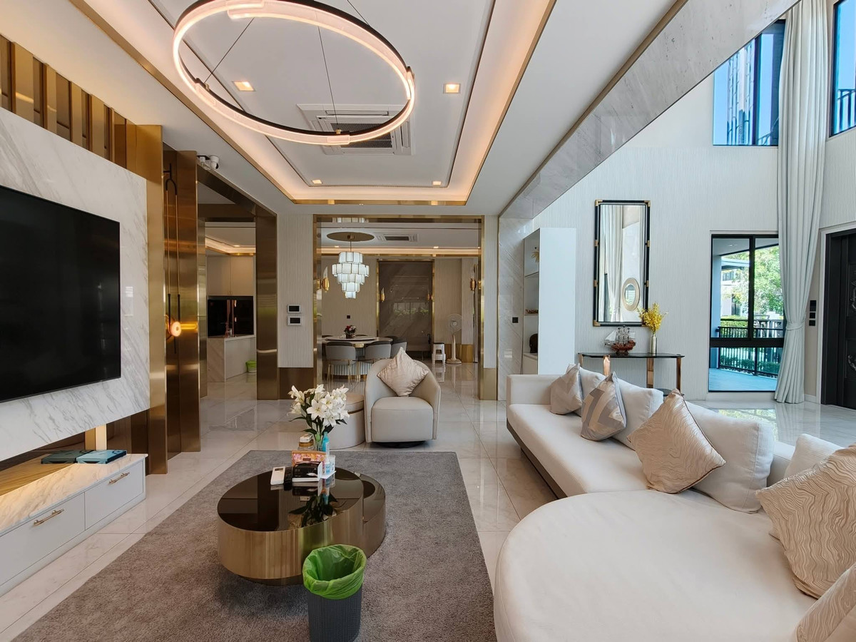 ขายบ้านพัฒนาการ ศรีนครินทร์ : Grand Bangkok Boulevard East Rama 9 บ้านเดี่ยวหรู 3 ชั้น พื้นที่ใช้สอย 827 ตร.ม. พร้อมเฟอร์นิเจอร์ทั้งหลัง Please call: 082-894-4624