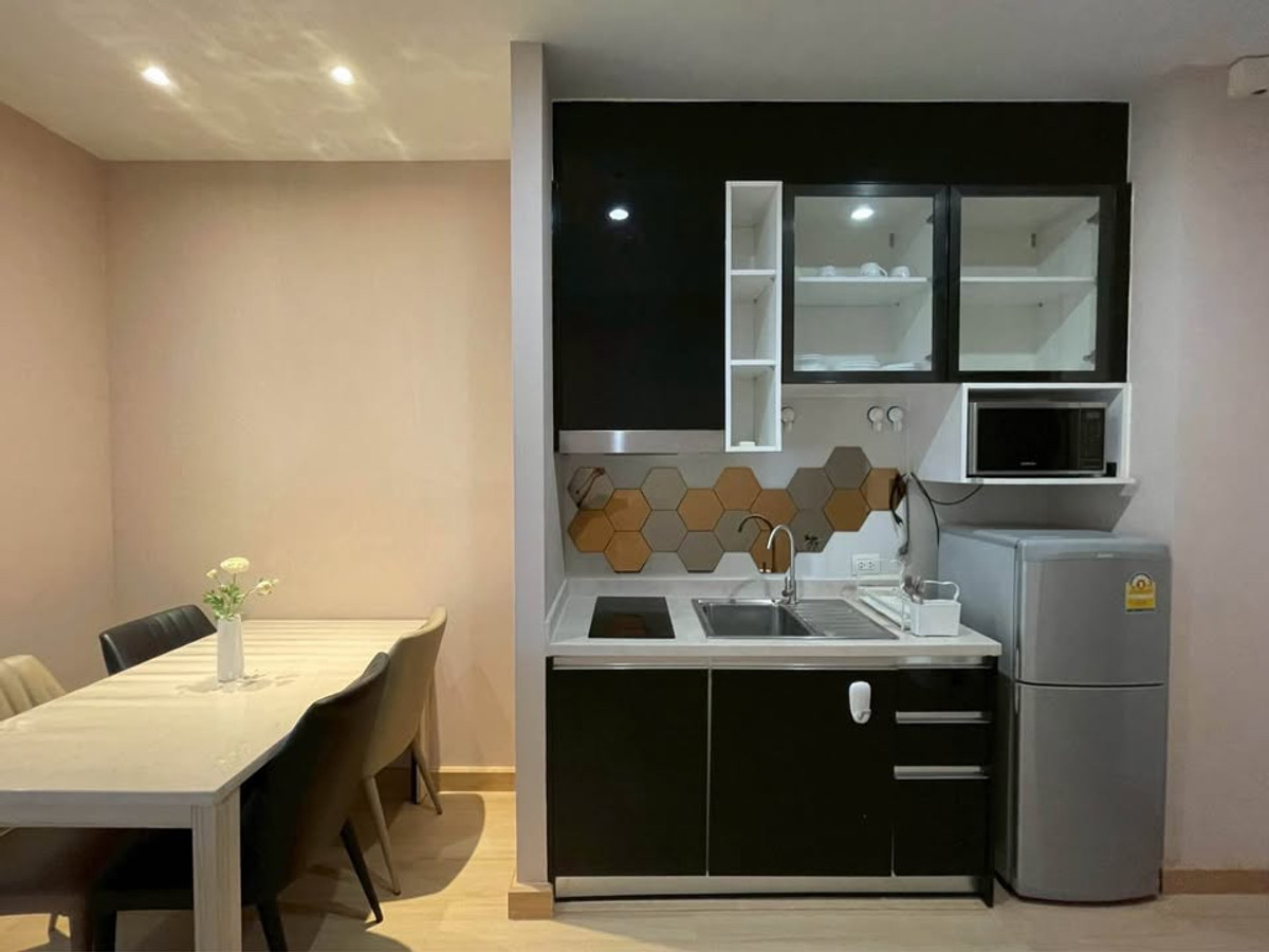 ให้เช่าคอนโดวิทยุ ชิดลม หลังสวน : ให้เช่า Noble Ploenchit | ลิฟต์ส่วนตัว | ทางเชื่อม BTS | 1 ห้องนอน วิวสระ 