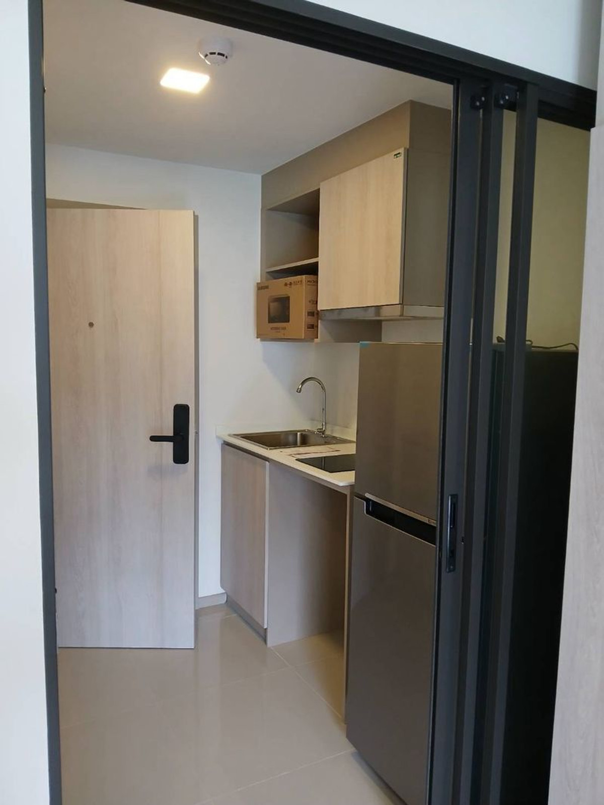 ให้เช่าคอนโดลาดกระบัง สุวรรณภูมิ : ให้เช่าห้องใหม่กิ๊ก D condo air ดี คอนโด แอร์ ลาดกระบัง ตึกA ใกล้สนามบินสุวรรณภูมิ #วิวสระว่ายน้ำ #มีสระว่ายน้ำ #ระเบียงตะวันออก 