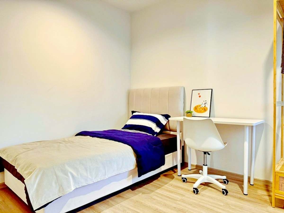 For RentTownhomeLadkrabang, Suwannaphum Airport : The Royal Golf clubhouse Parking for 2-3 cars. Townhome 5.5 meters wide. 3-4bed 4 bath near ARL LatK