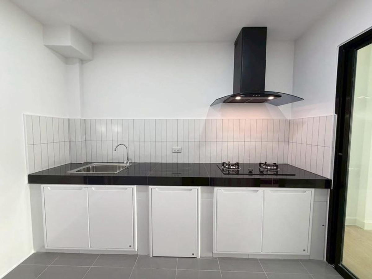 ขายทาวน์โฮมเกษตรศาสตร์ รัชโยธิน : ขายทาวน์โฮม 2 ชั้น โครงการเฟิสท์โฮม วัชรพล (First Home Watcharapol) ขนาด 18 ตารางวา 2 ห้องนอน ซอยวัชรพล1 แขวงท่าแร้ง เขตบางเขน กรุงเทพมหานคร