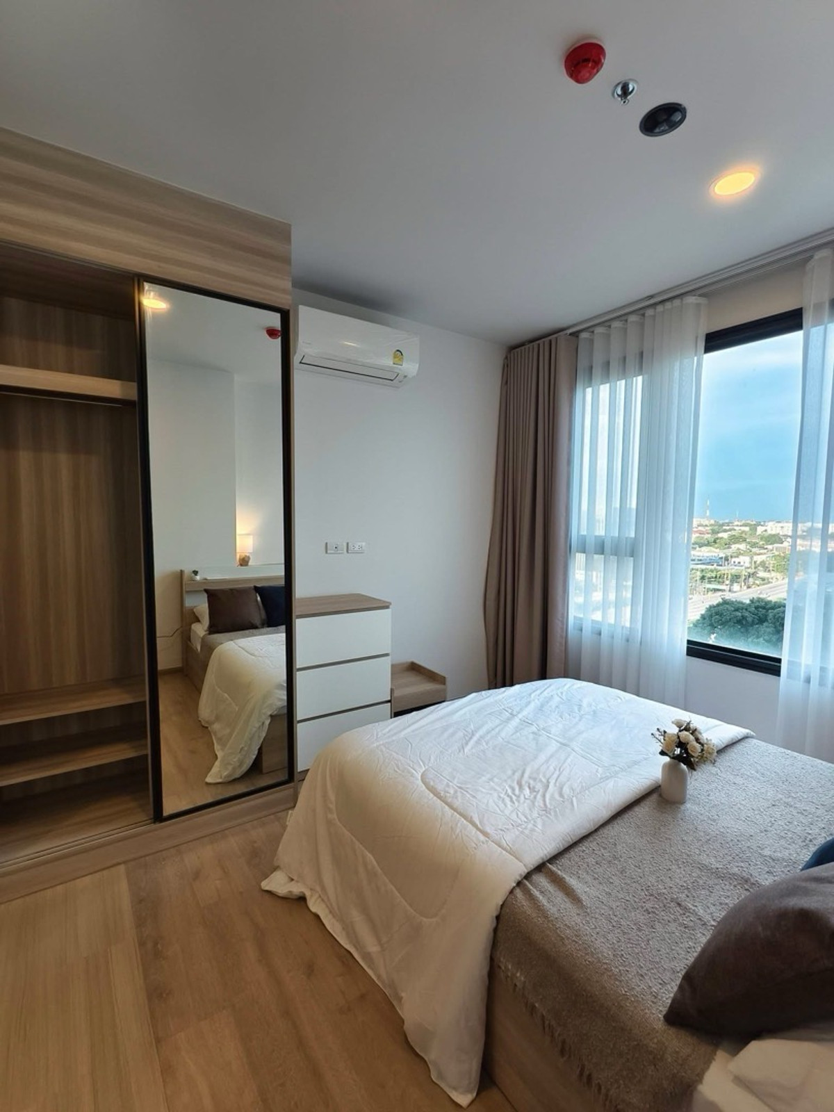 ให้เช่าคอนโดเกษตรศาสตร์ รัชโยธิน : 🔥🏙️ ลดราคาพิเศษ | ใกล้ ม.เกษตร + มีรถรับส่ง BTS | Chewathai Kaset-Nawamin 🚄💖