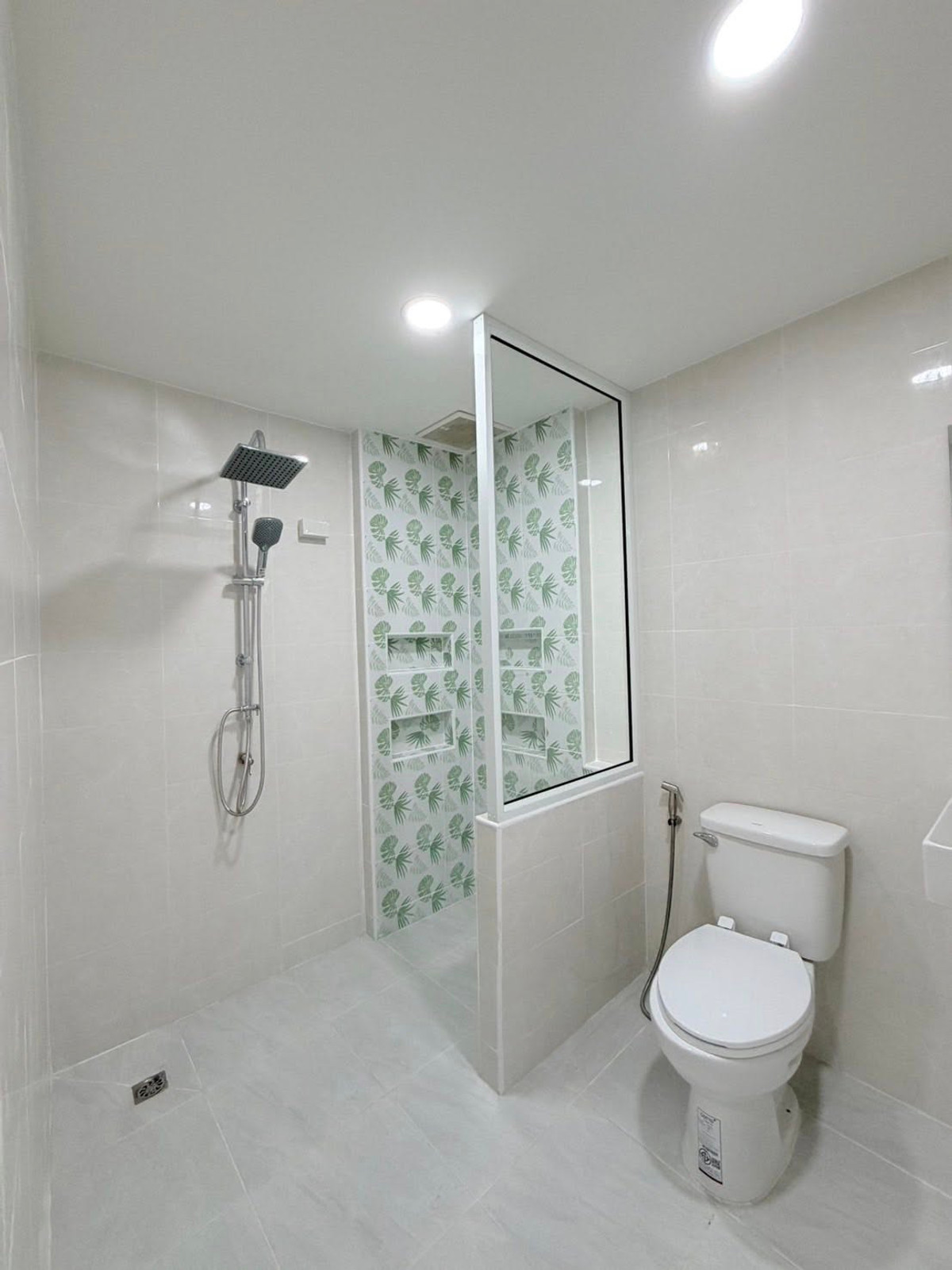 For SaleTownhomePattaya, Bangsaen, Chonburi : Chokchai Village 4 / 2 Bedrooms (FOR SALE) BEWN143