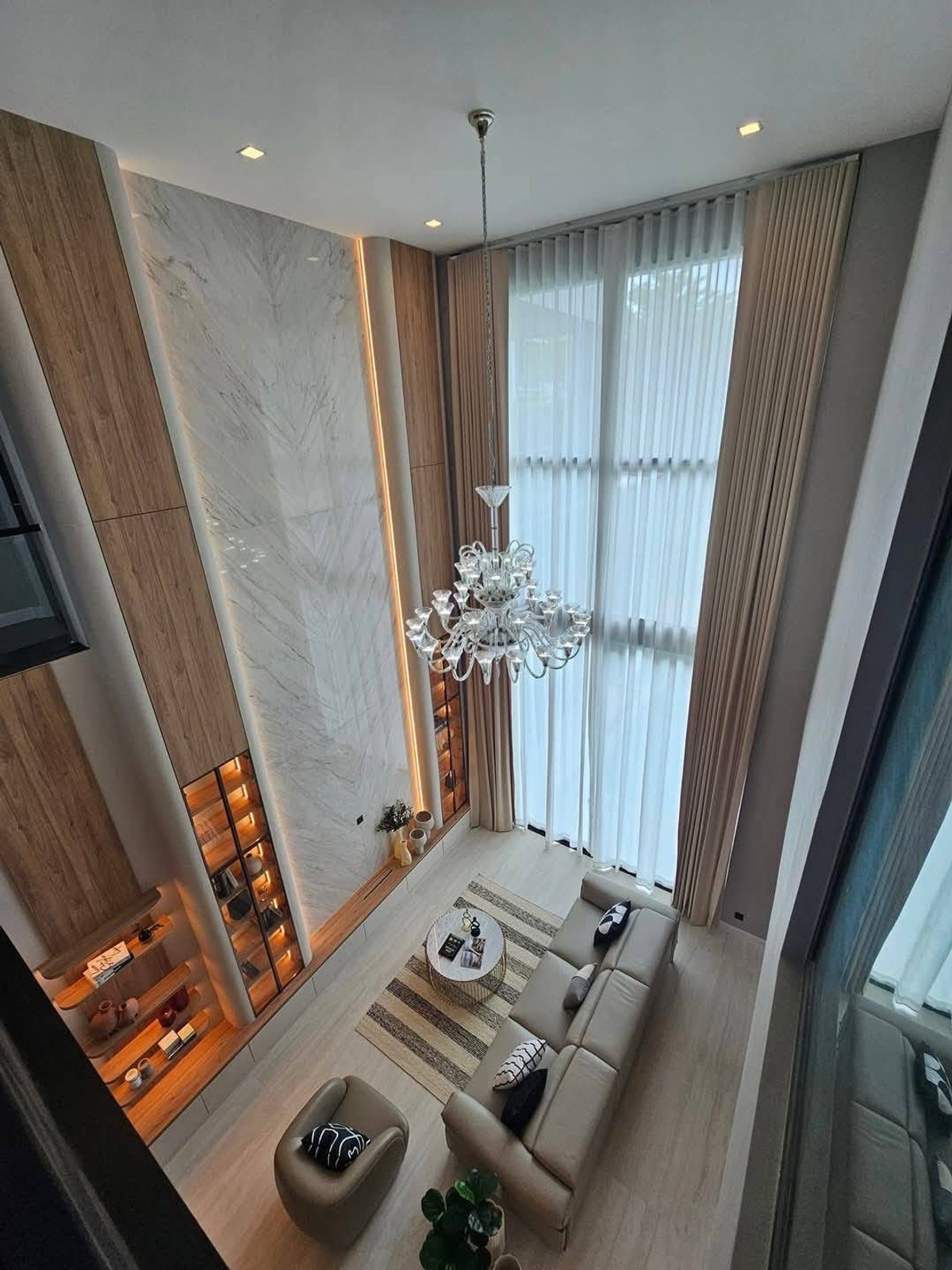 For RentHousePattanakan, Srinakarin : Luxurious mansion for rent, close to the center of Thonglor, only 5 km. | The Gentry Phatthanakan 2 | Fully furnished, ready to move in, 5 bedrooms, 6 bathrooms, with 3 maids rooms, close to the expressway. -Can be exited in many ways